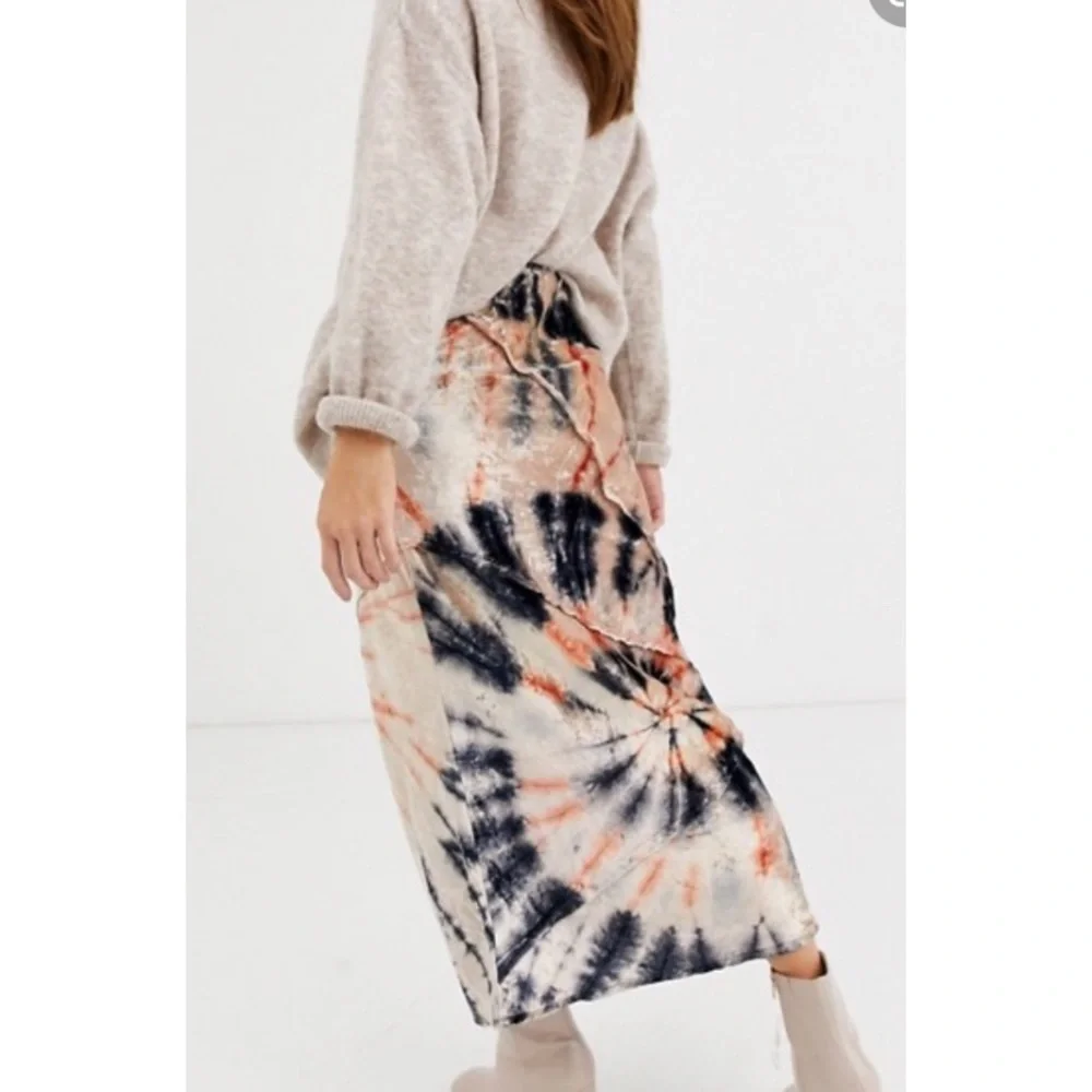 Free People Serious Swagger Velvet Tie-Dye Skirt Vintage Inspired size S NWT - Picture 2 of 10